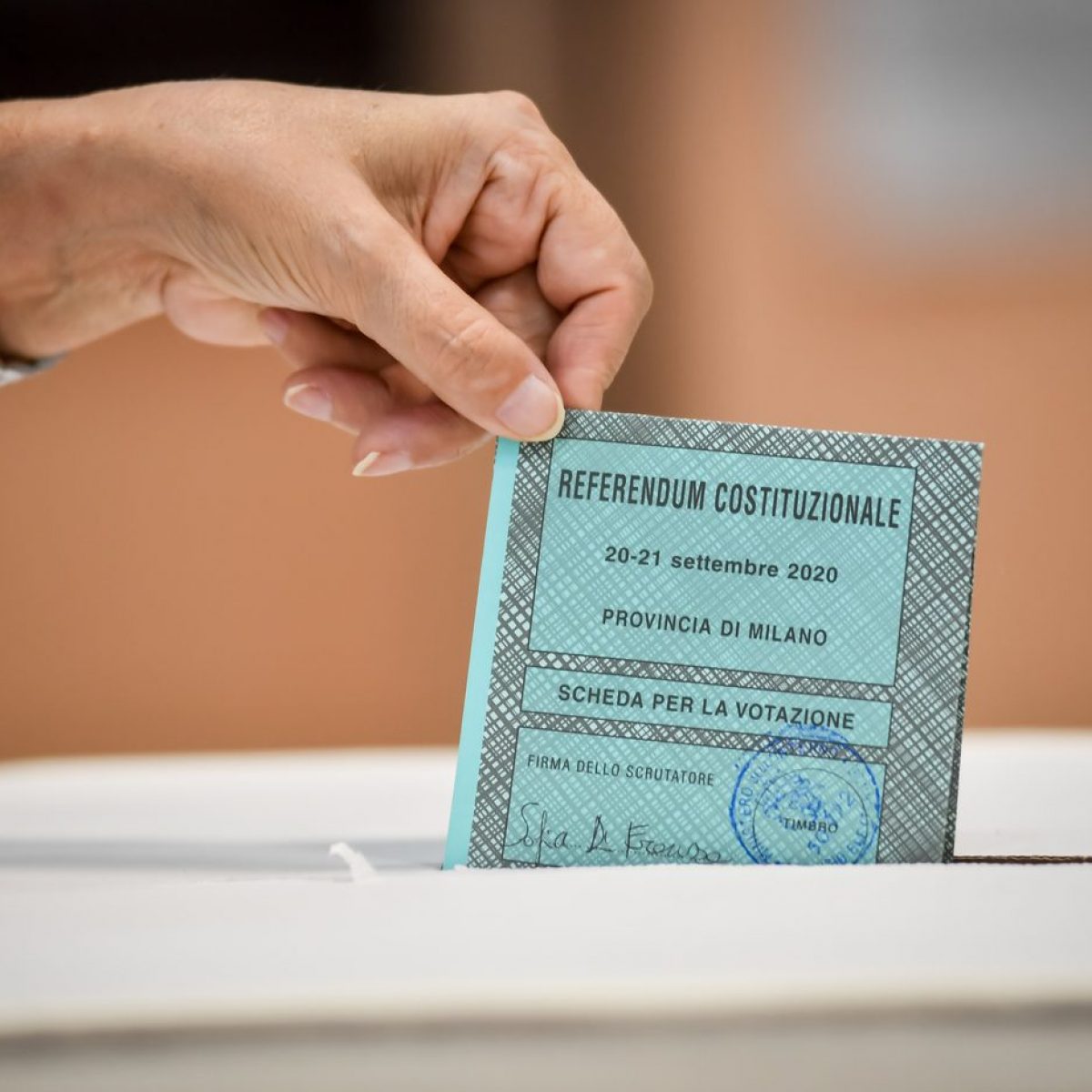Seggio-urne-referendum-costituzionale-1200×1200-1